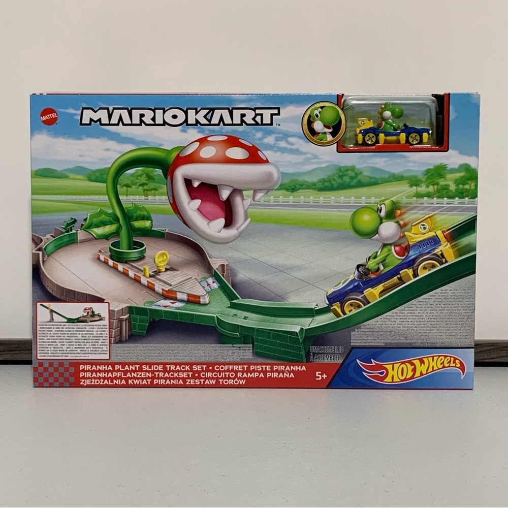 Hot Wheels® Mario Kart™ Piranha Plant Slide Track Set-New